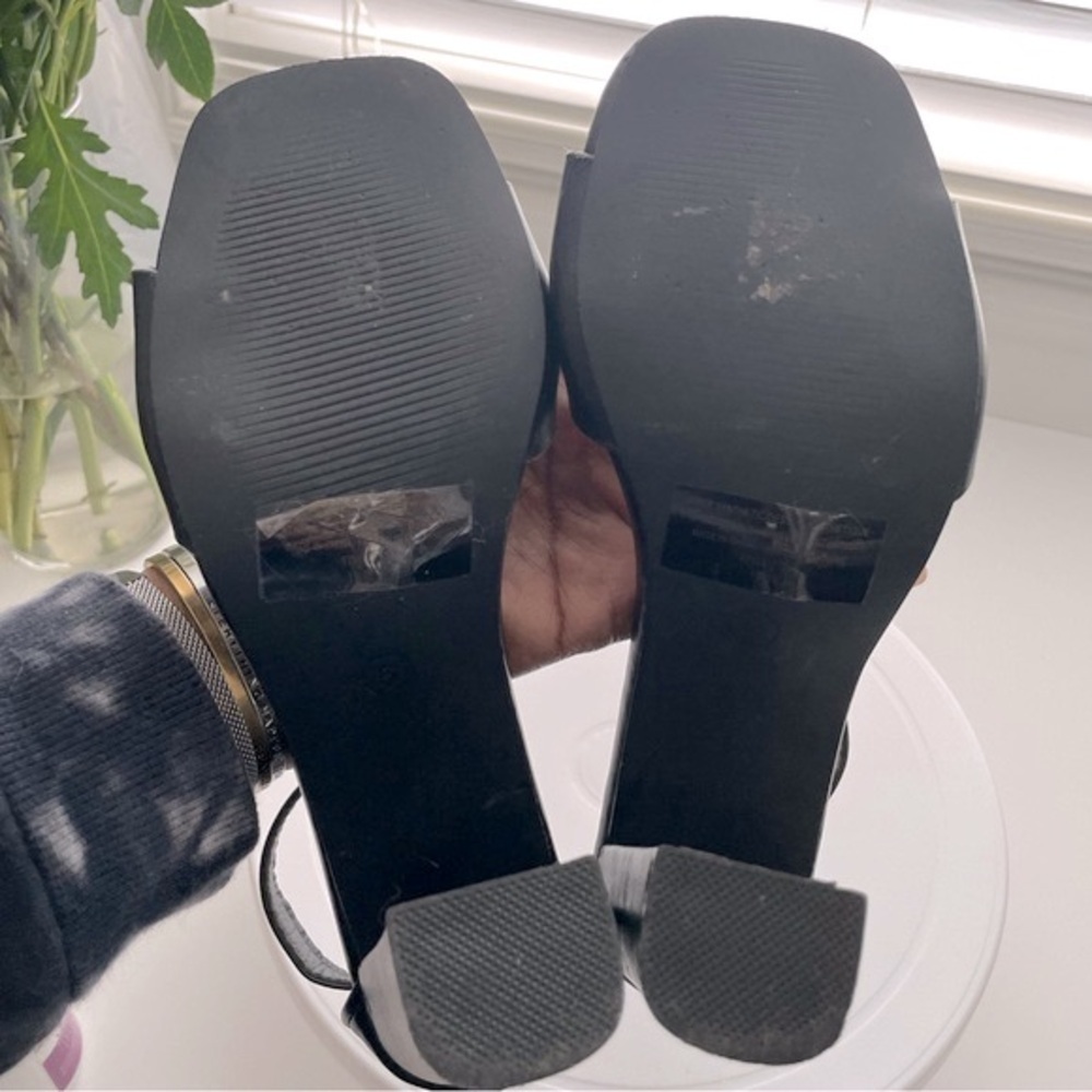 Black Heels - Picture 7 of 9